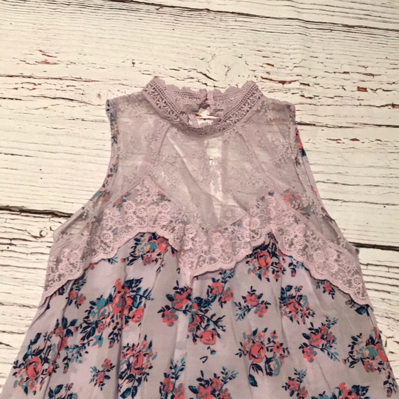 ⬇️ JUST REDUCED! ⬇️ Lavender Lace Top NWT!! 🌸 - Picture 2 of 6